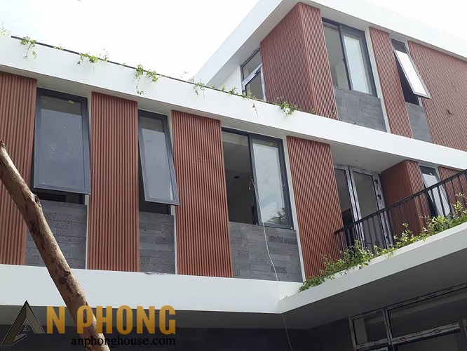 Thi công hệ thống lam gỗ nhựa trang trí